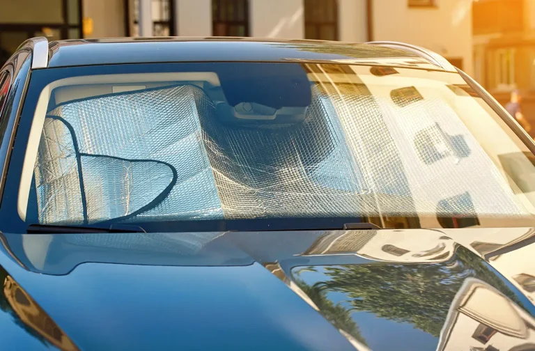 Sommerhitze, Parken, Lack – wie Sie Ihr Auto ohne großen Aufwand schützen